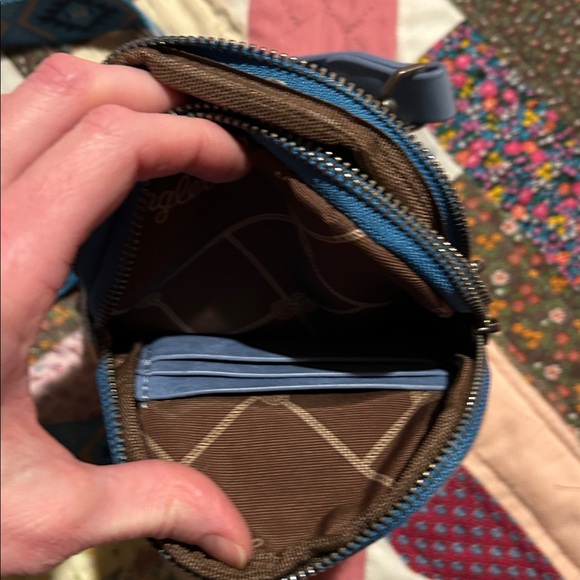 Wrangler Blue and Tan Geometric Crossbody Bag - Picture 4 of 5